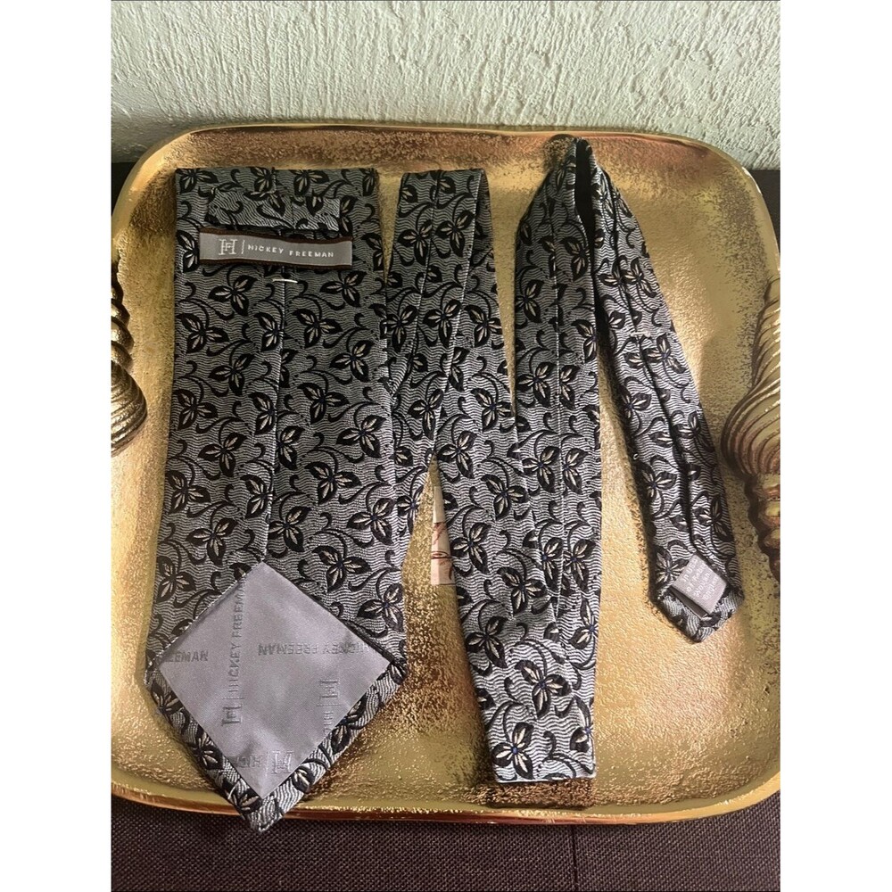 #2184* Vintage Hickey Freeman Black Floral on Silver Jacquard Silk Tie
